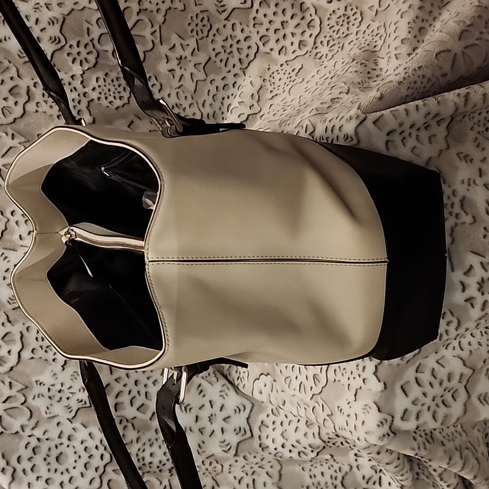 Kate Spade Large tote - Picture 4 of 9